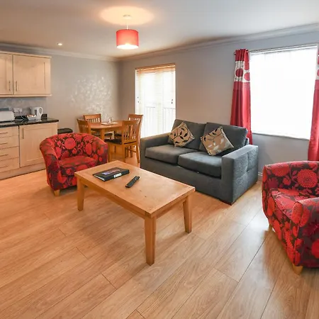 فندق The Queens & Victoria Cloisters 3*