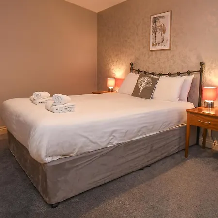 The Queens & Victoria Cloisters يورك