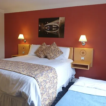Hotel The Queens 3*