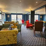 Hotel The Queens & Victoria Cloisters 3*