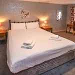The Queens & Victoria Cloisters Hotel 3*