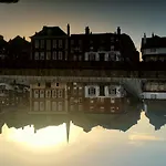 The Queens & Victoria Cloisters Hotel 3*