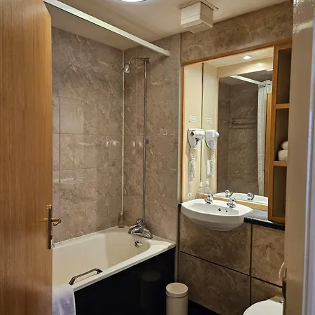 Hotel The Queens 3*