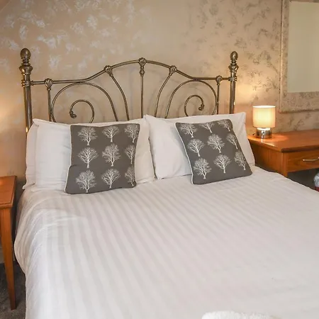 The Queens & Victoria Cloisters 3*