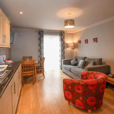 The Queens & Victoria Cloisters 3*