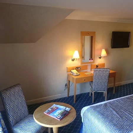 The Queens & Victoria Cloisters 3*