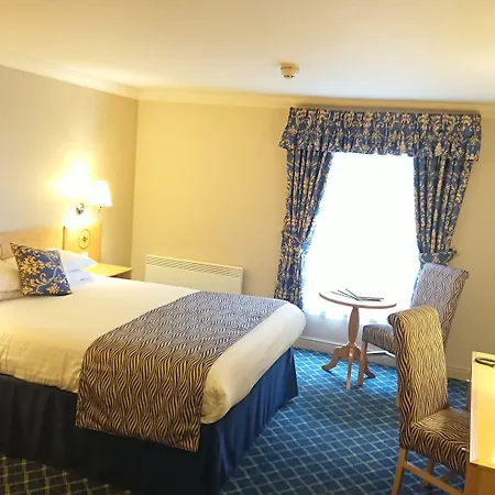 The Queens & Victoria Cloisters 3*