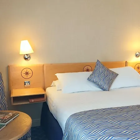 Hotel The Queens & Victoria Cloisters