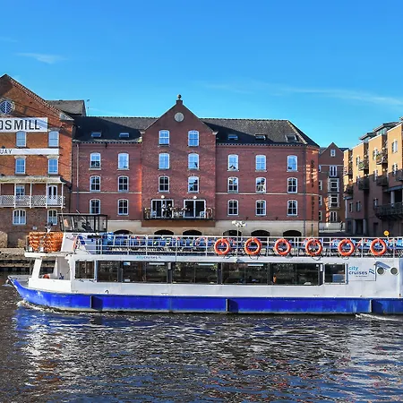 The Queens & Victoria Cloisters 3* York