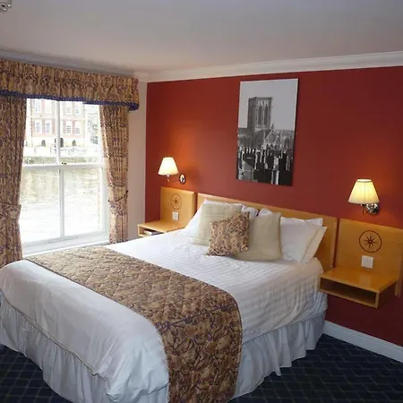 The Queens 3* York