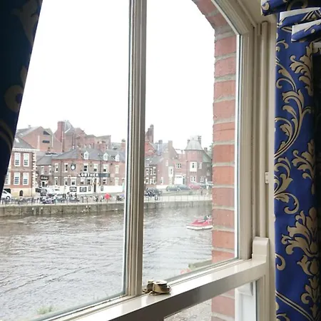 Hotel The Queens & Victoria Cloisters York