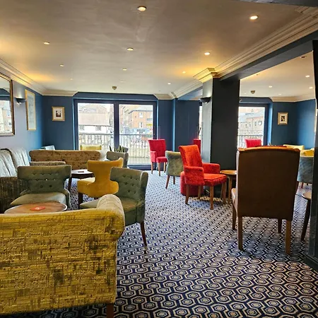 Hotel The Queens & Victoria Cloisters 3*