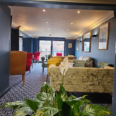 Hotel The Queens & Victoria Cloisters