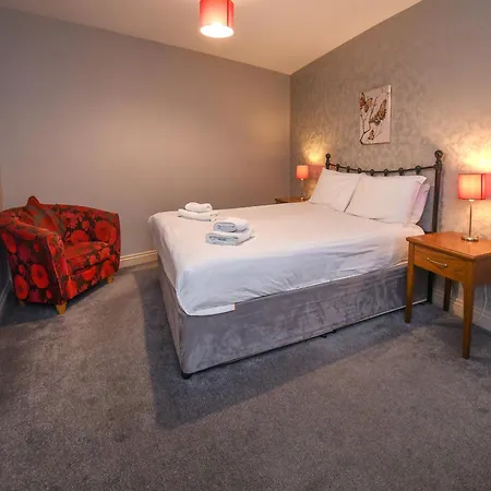 The Queens & Victoria Cloisters 3*