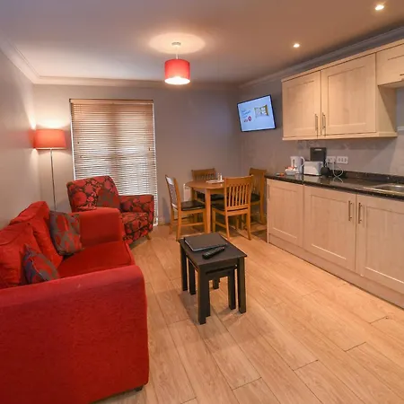 酒店 The Queens & Victoria Cloisters