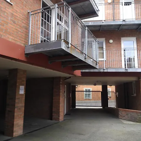 The Queens & Victoria Cloisters 3*