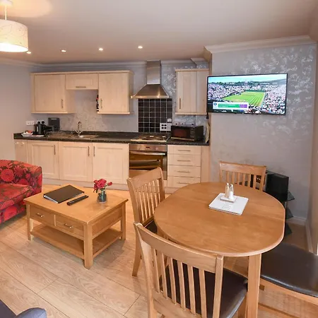 The Queens & Victoria Cloisters 3*