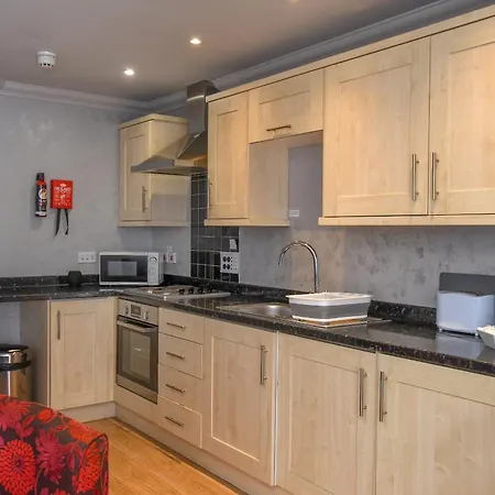 The Queens & Victoria Cloisters Hotel 3*