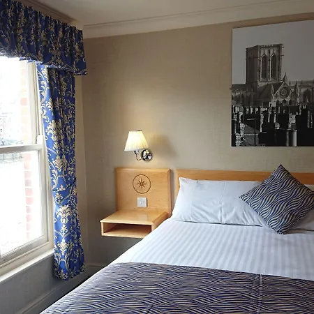 Hotel The Queens & Victoria Cloisters 3*