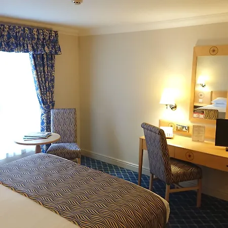 The Queens & Victoria Cloisters 3*