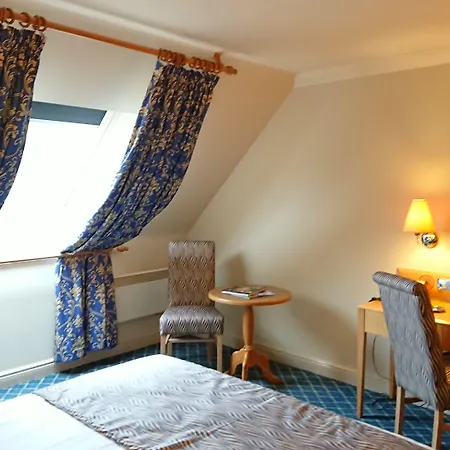 Hotel The Queens & Victoria Cloisters 3*