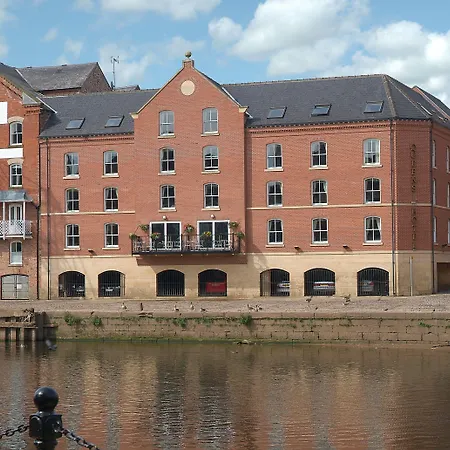 Hotel The Queens & Victoria Cloisters York