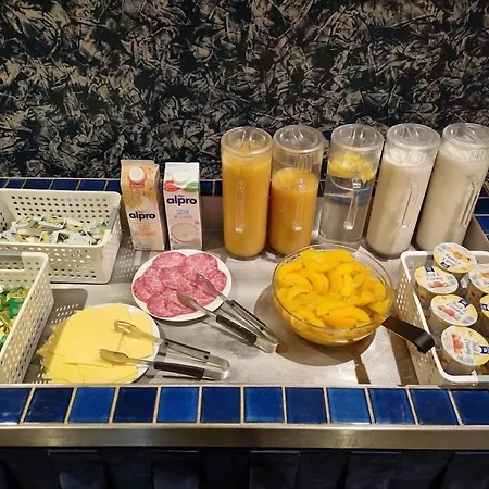 Hotel The Queens & Victoria Cloisters 3*