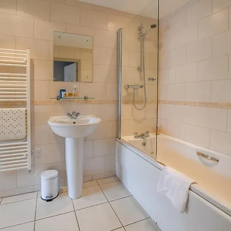 Hotel The Queens & Victoria Cloisters York