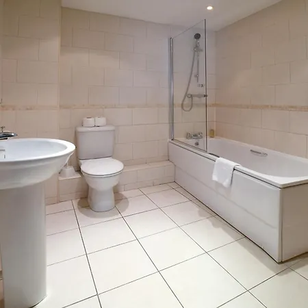 The Queens & Victoria Cloisters Hotel 3*