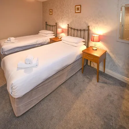 Hotel The Queens & Victoria Cloisters 3*